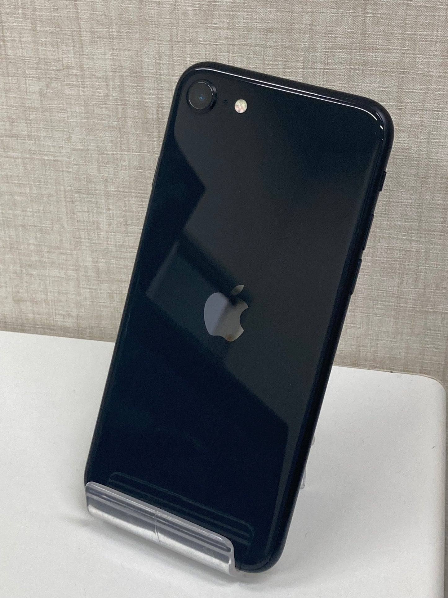 iPhoneSE第2世代(64GB)ブラック★バッテリー81%