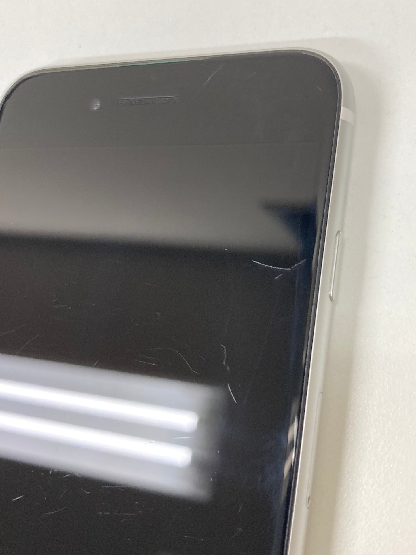 iPhoneSE第2世代（64GB）ホワイト★バッテリー81％