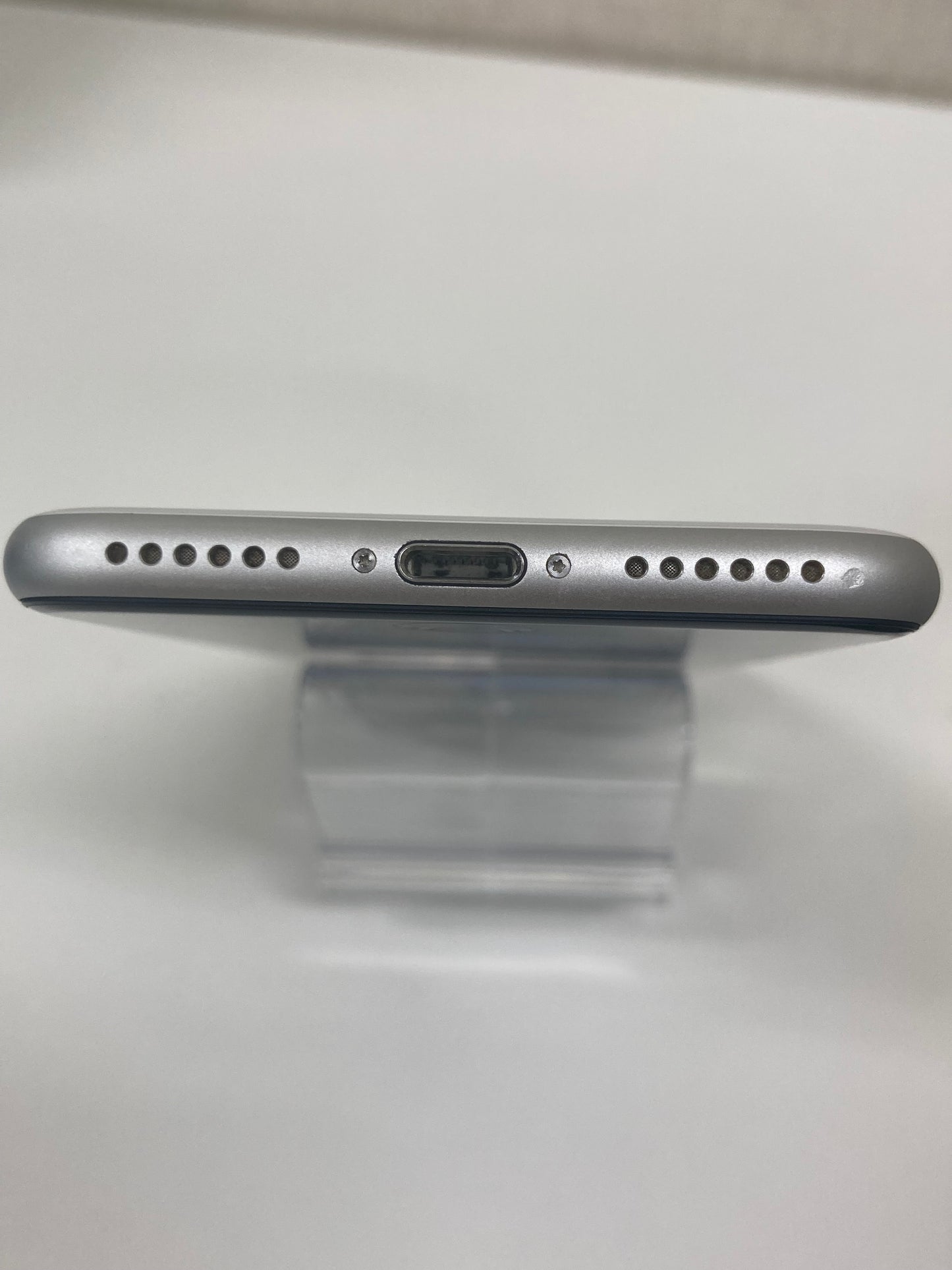 iPhoneSE第2世代（64GB）ホワイト★バッテリー81％